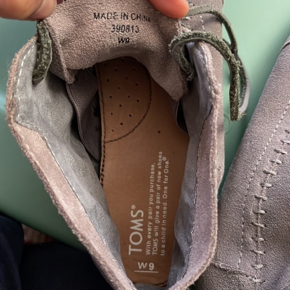 Ladies TOMS. Size W9. - Picture 3 of 3